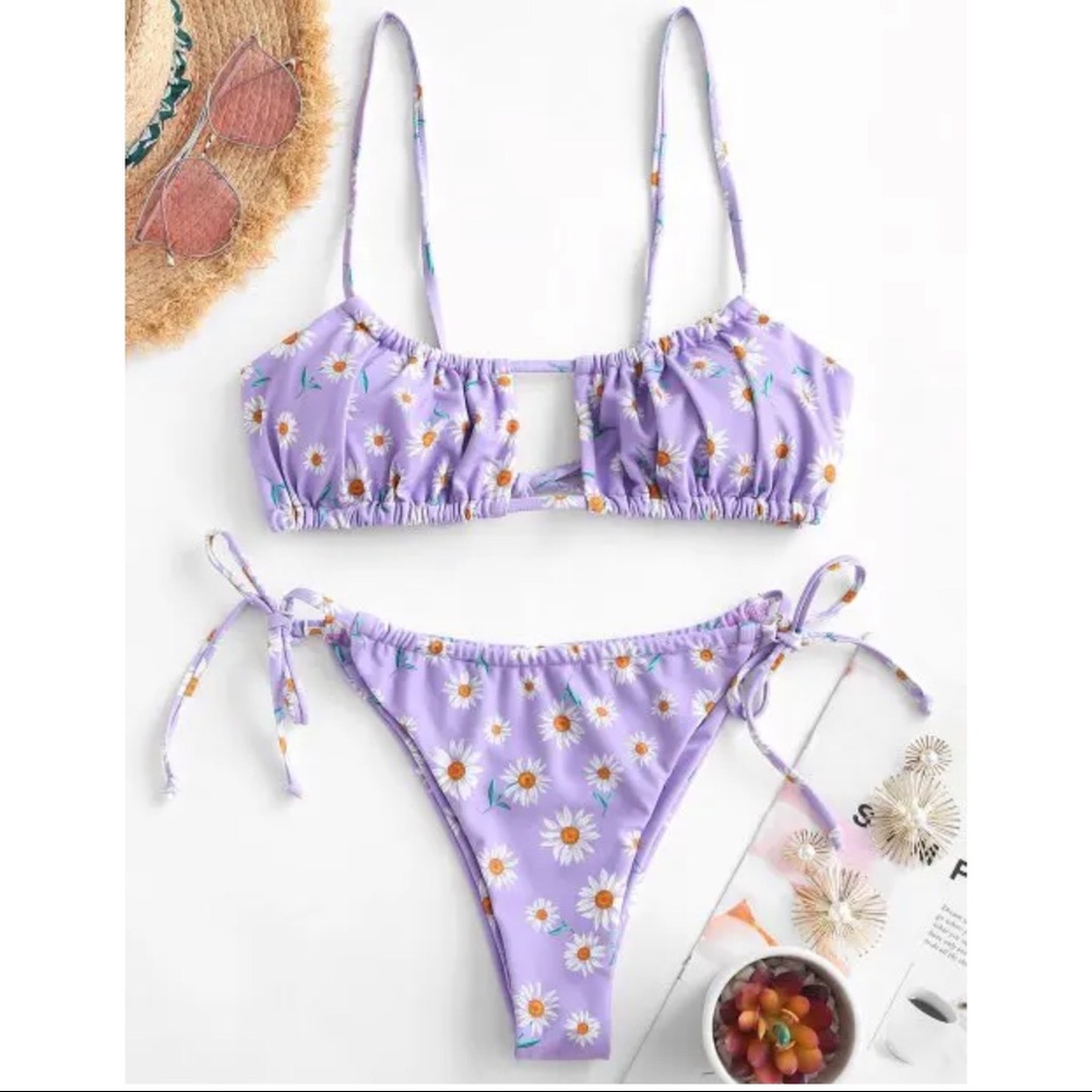 NWT ZAFUL Light Purple Daisy Bikini, Size: M, Never worn with removable liner